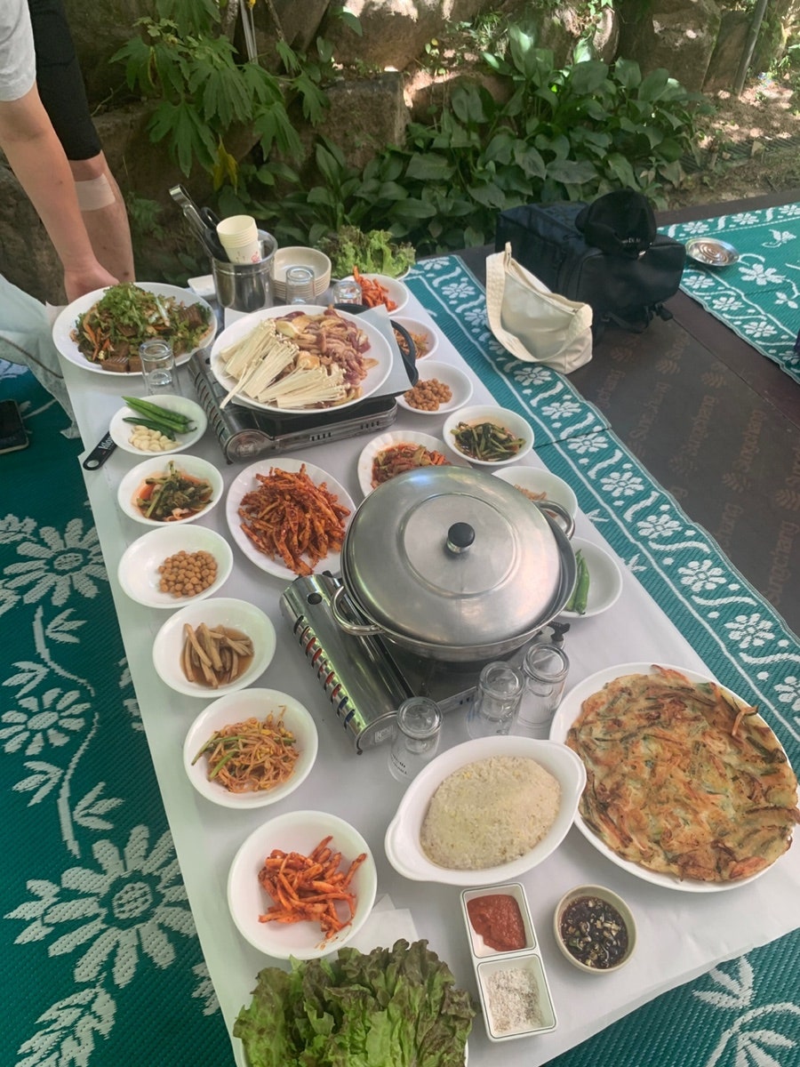 세트A-닭백숙, 오리로스, 더덕무침, 골뱅이무침, 도토리묵, 부추전