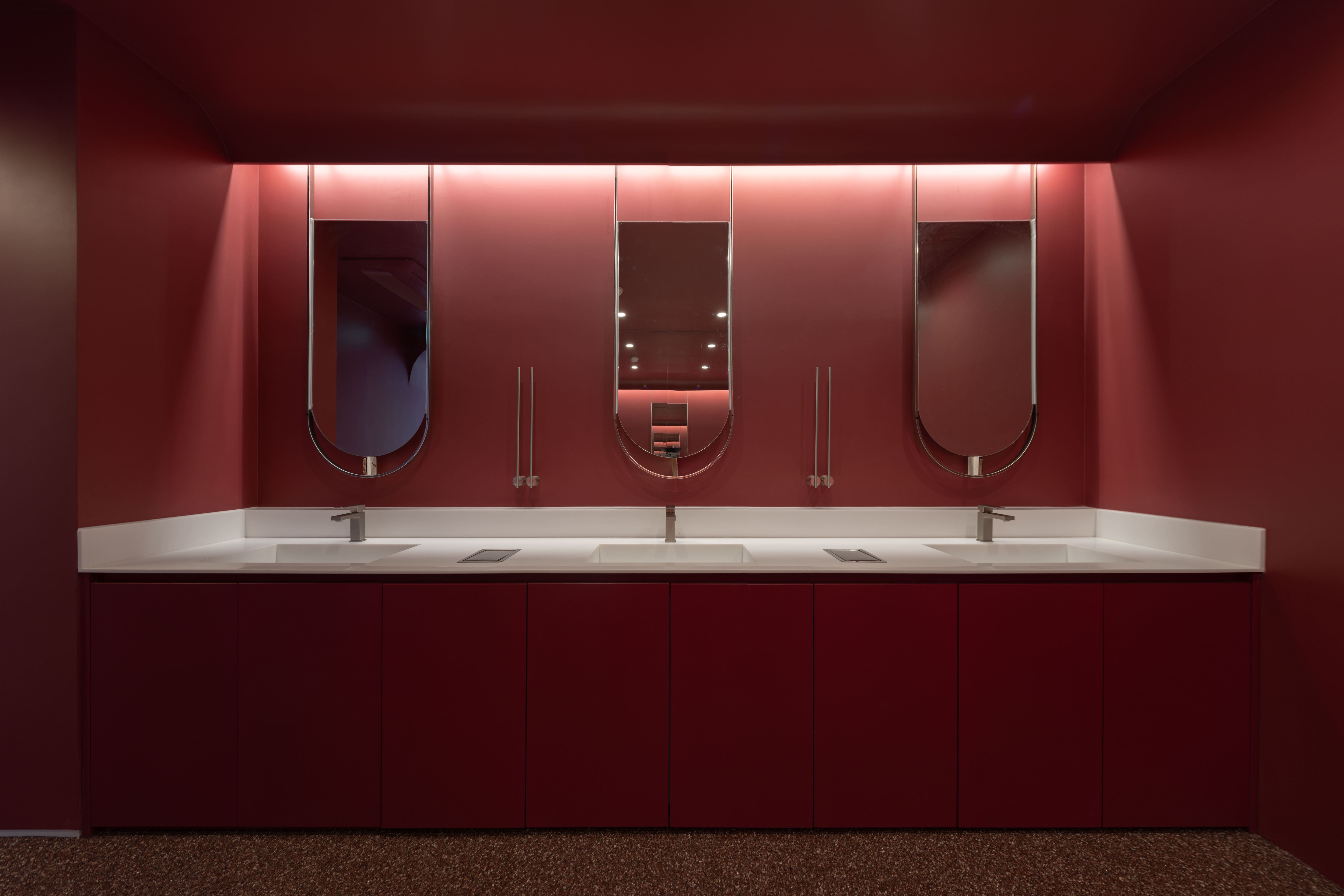 톤즈의원 명동역 대표 이미지