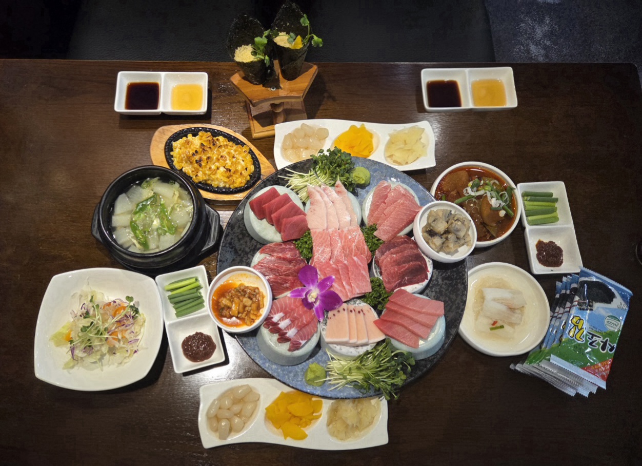 참치회 한접시 중