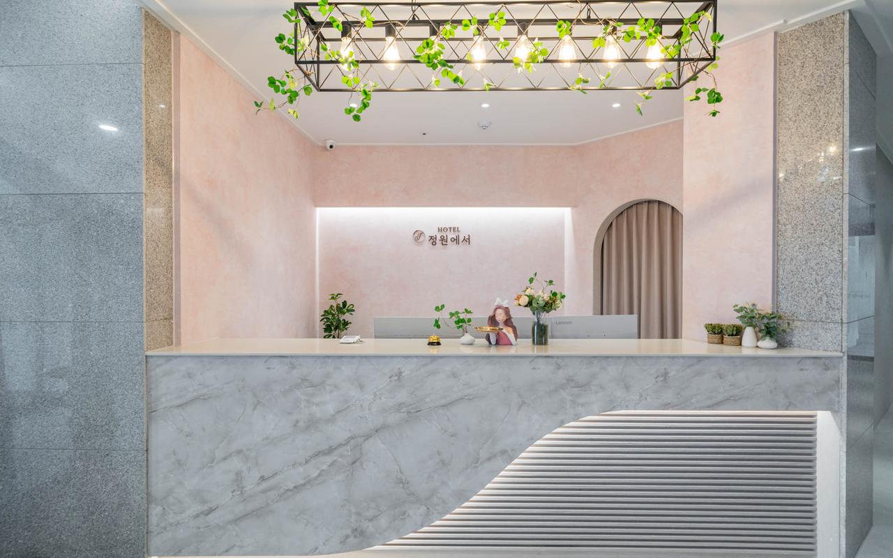 호텔 정원에서 사진 2