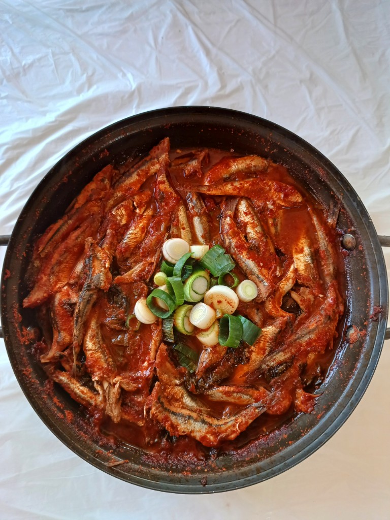 멸치쌈밥 돌게장 만영