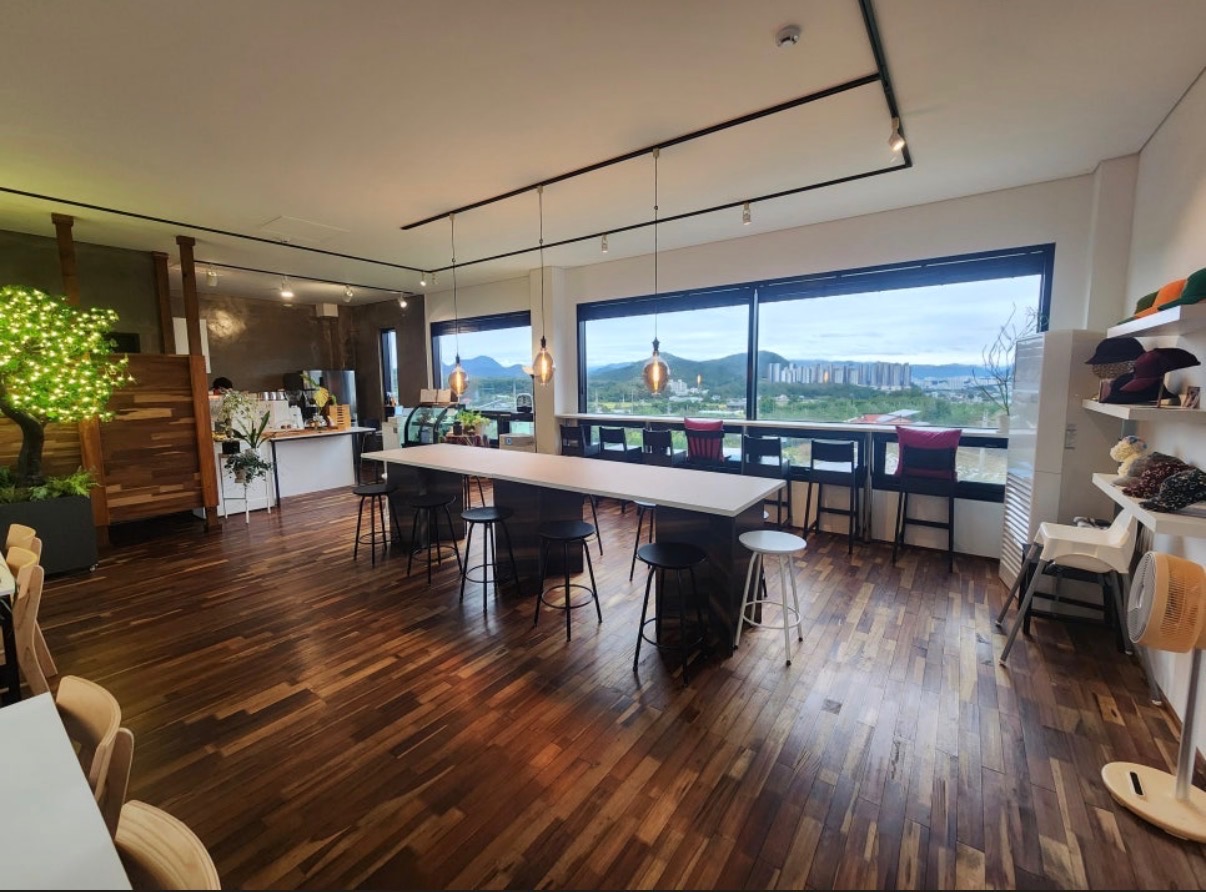 카페로떤느 대표 이미지