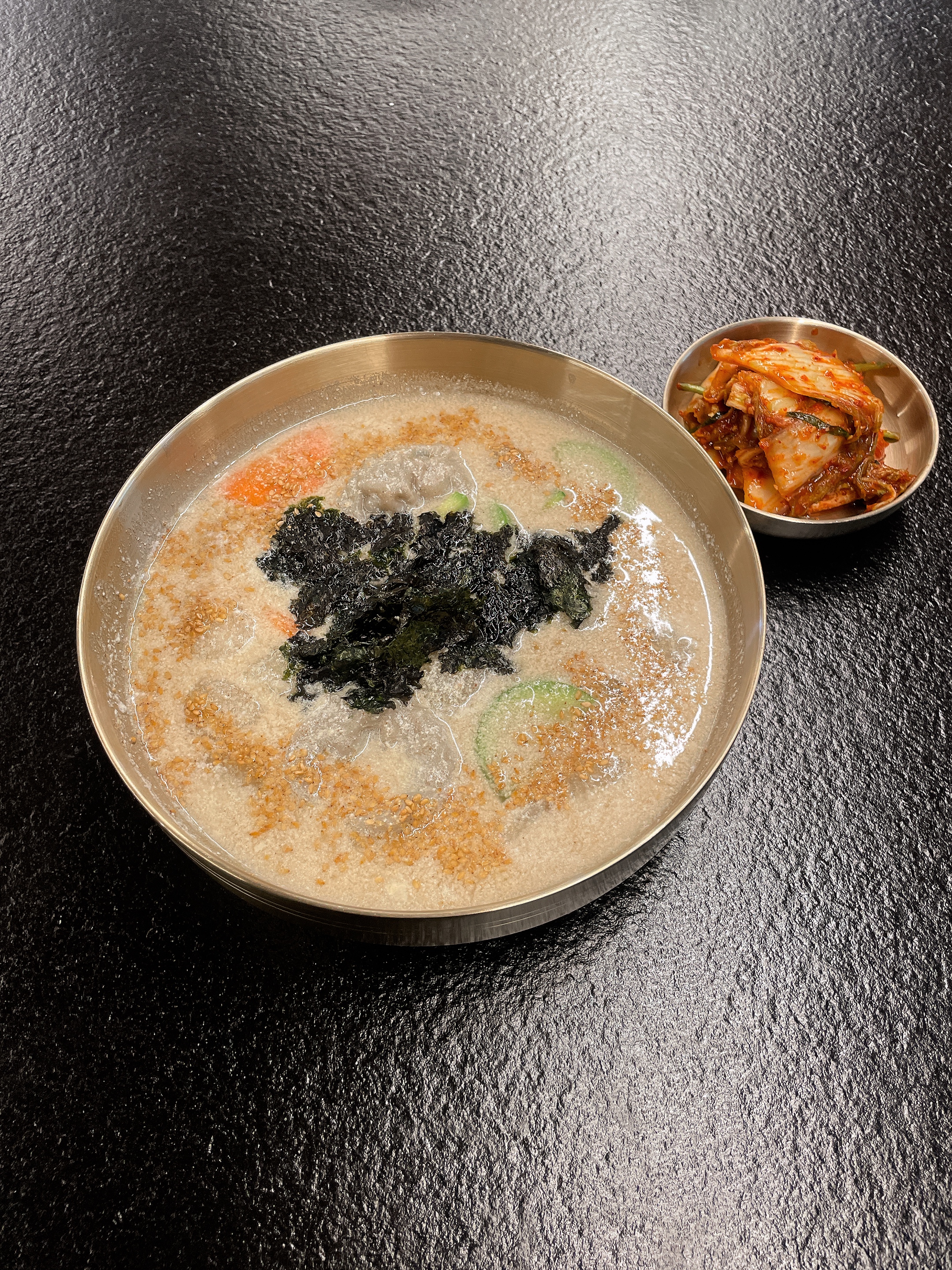 옹심이메밀만두국(10월-3월)