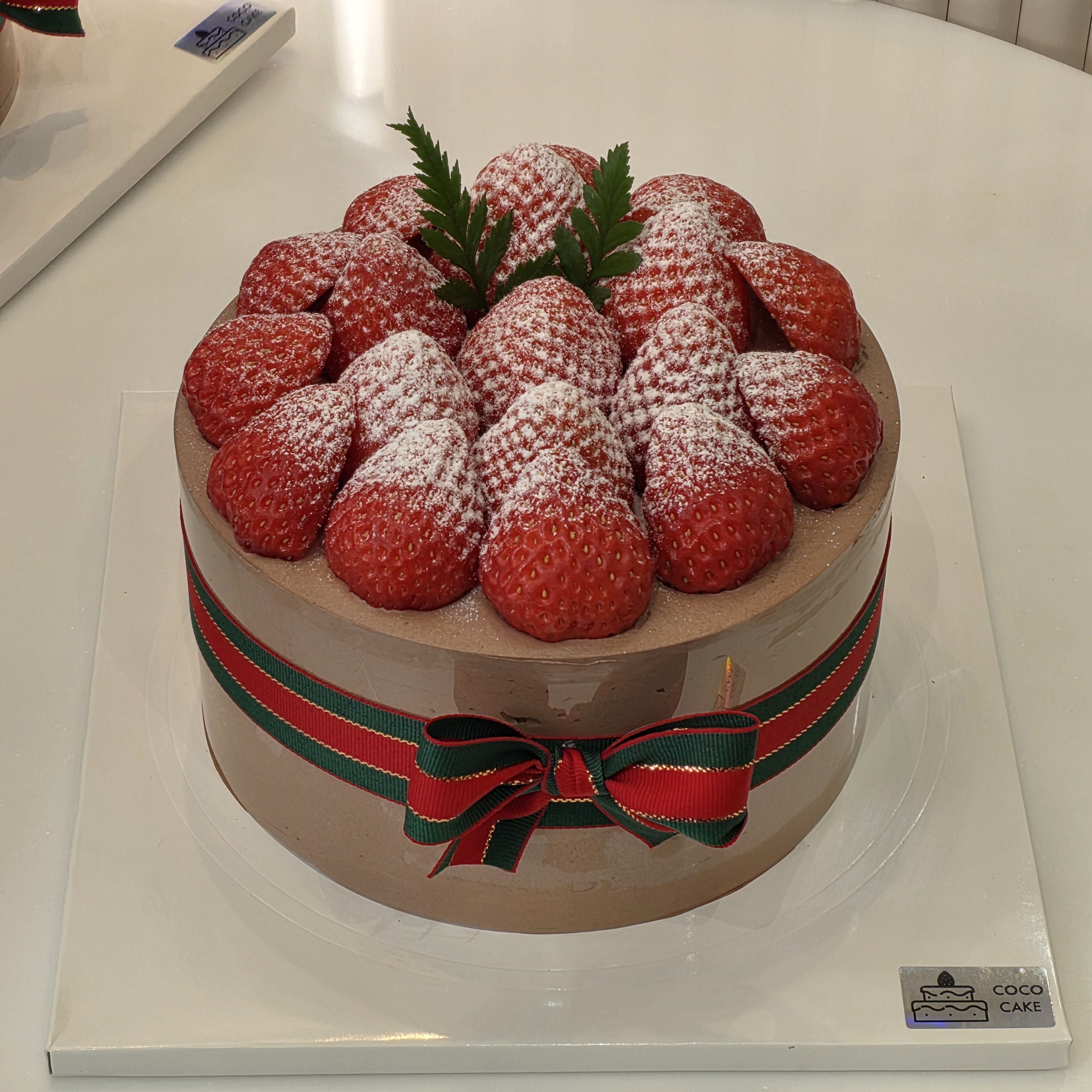 딸초생 케이크