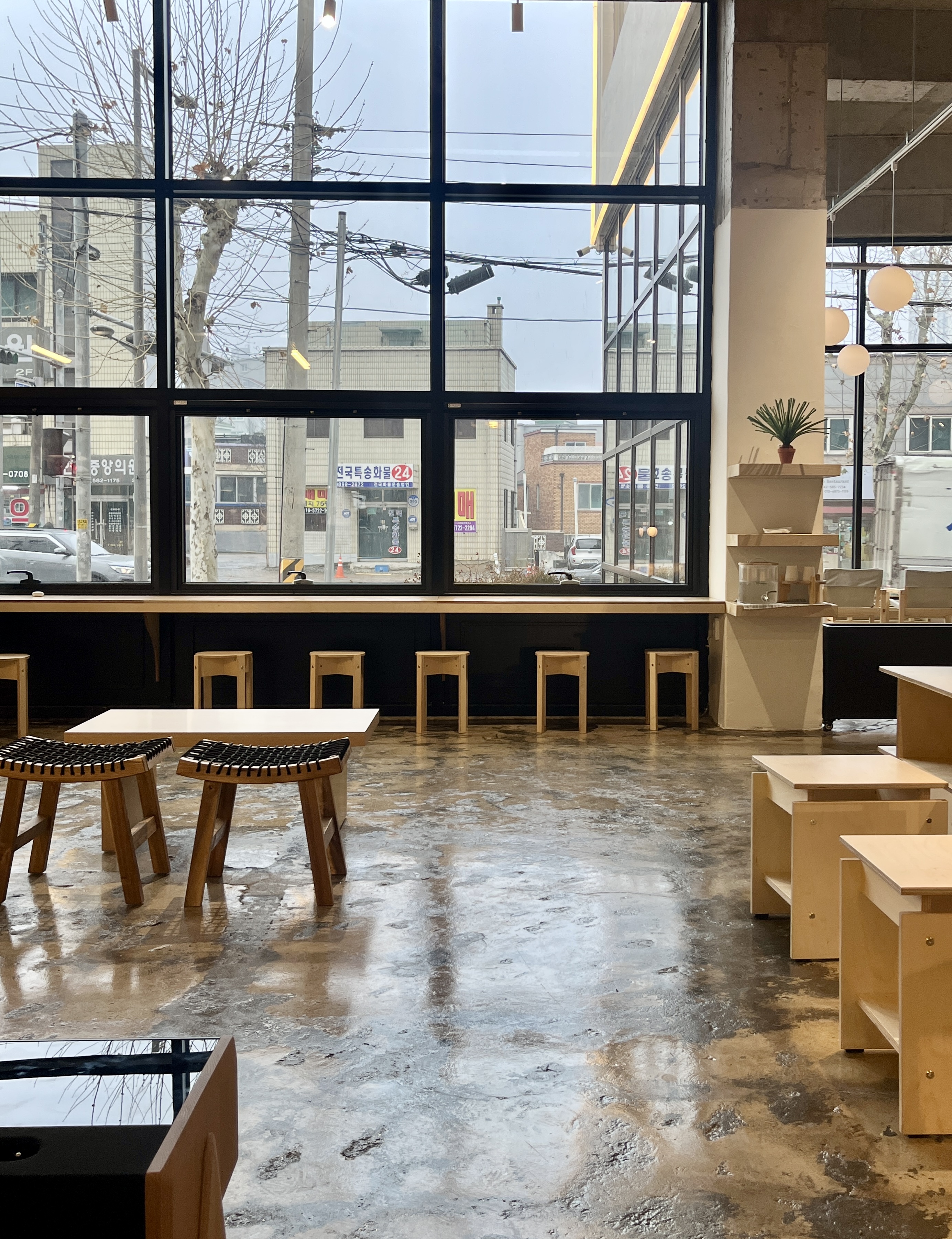 폴레 더 테이블