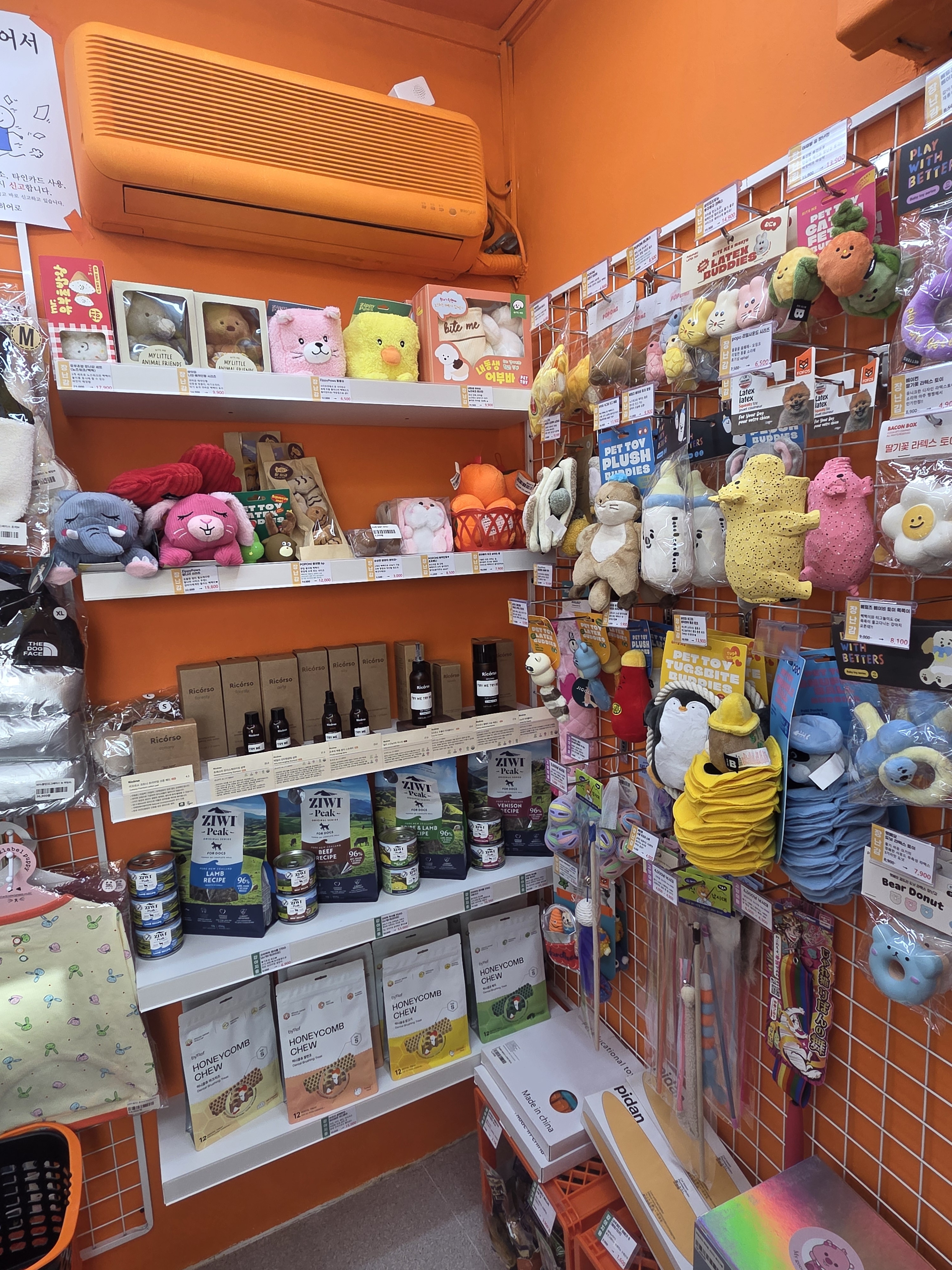 멍냥히어로 성수점 매장 전경