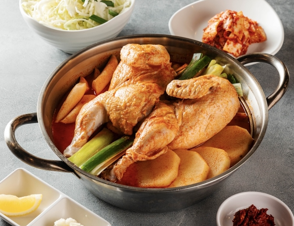 신촌하면 떠오르는 원조 얼큰닭한마리