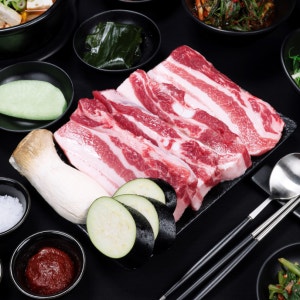 육쯥 통삼겹 (180g)