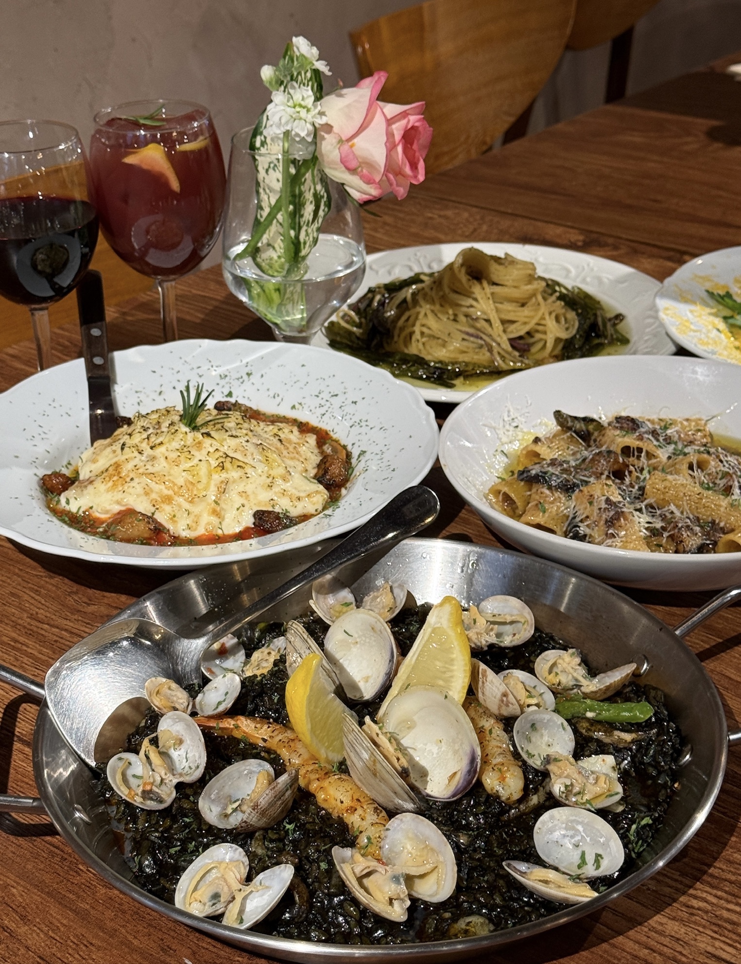 떼르세로 코스테스 내부 전경