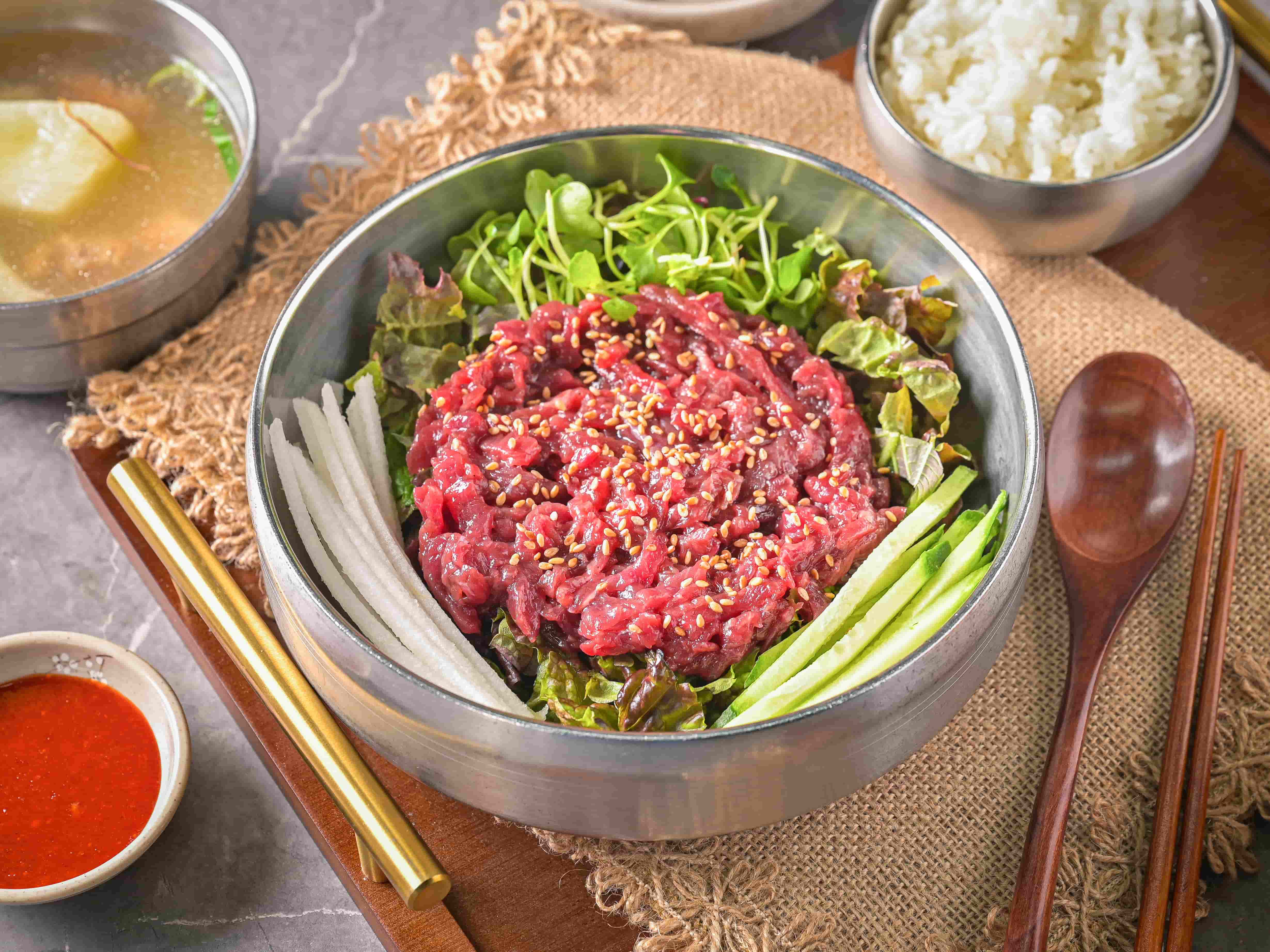 Beef tartare bibimbap (special)