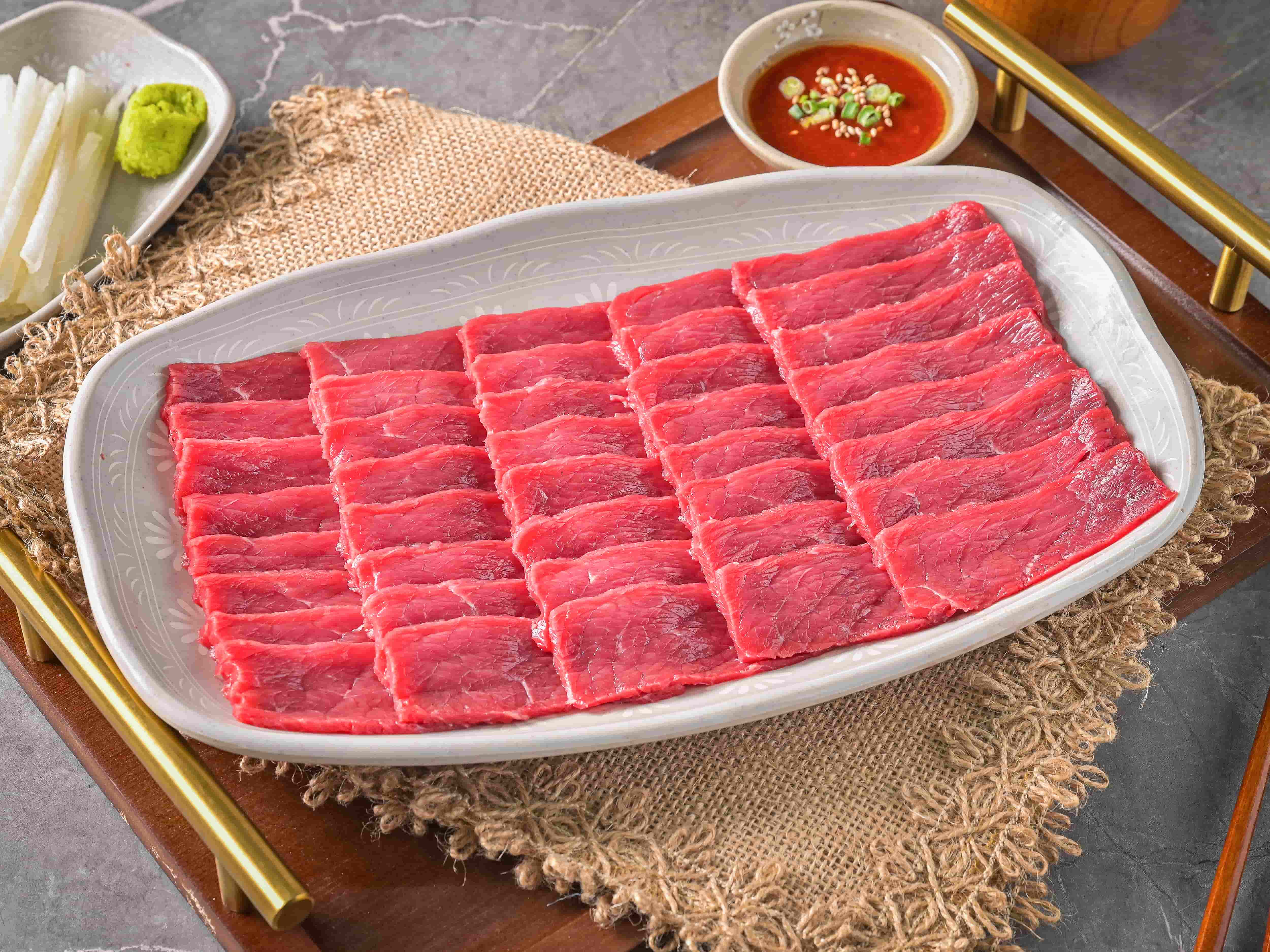 Sliced raw beef (large)