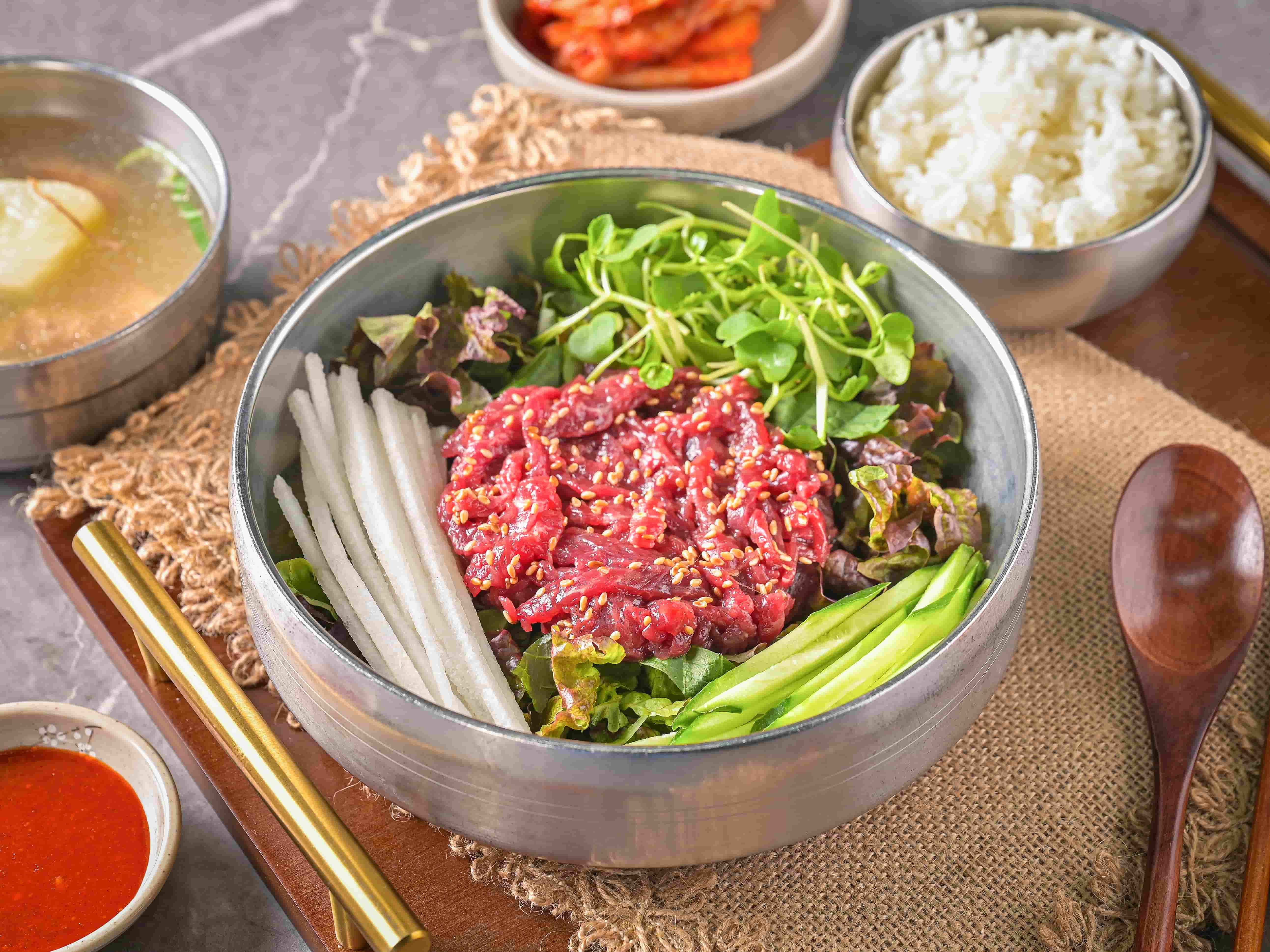 Rice bowl with seasoned raw beef