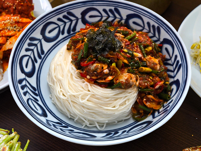 점심특선 － 꼬막비빔소면