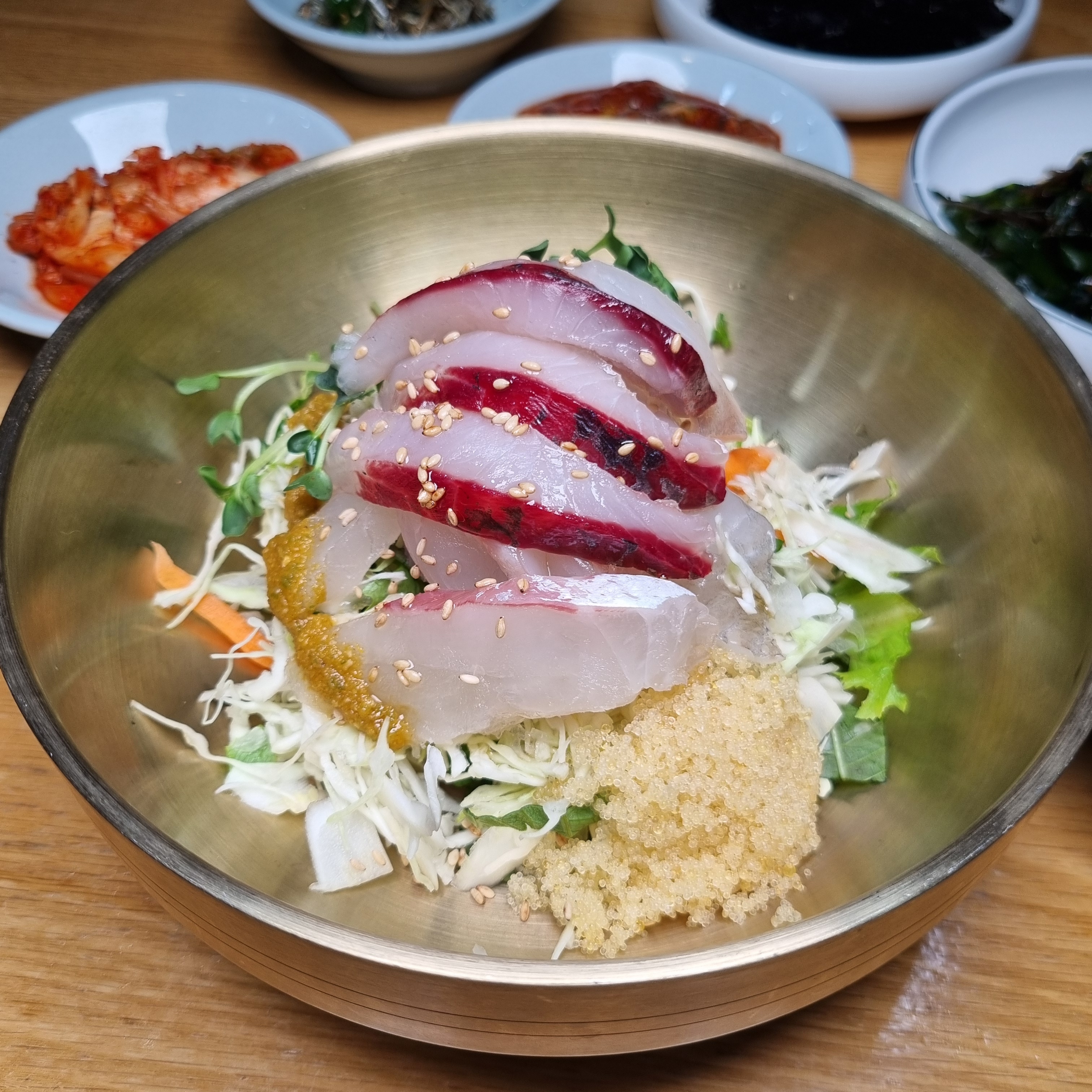 특활어회덮밥