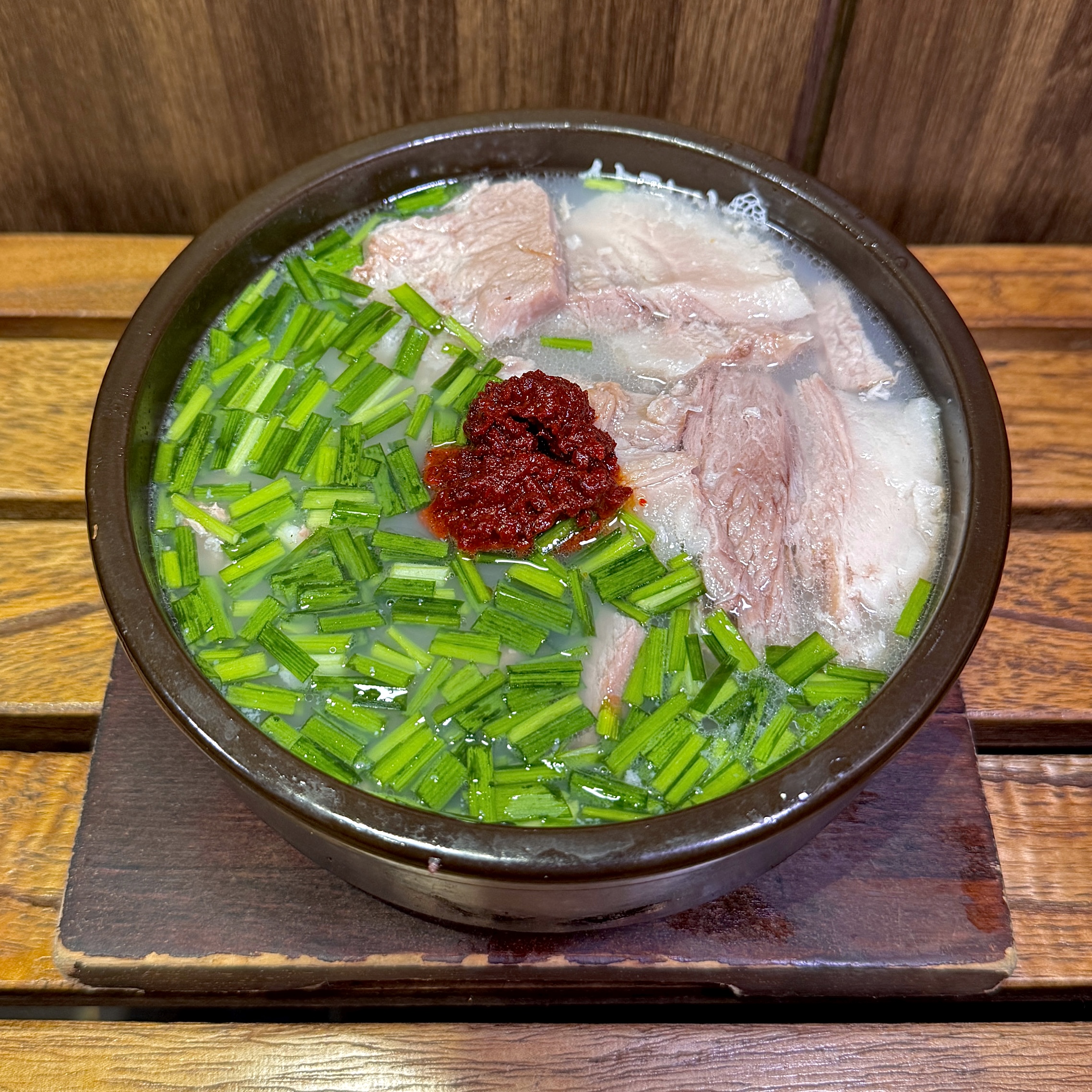 산더미 특돼지국밥
