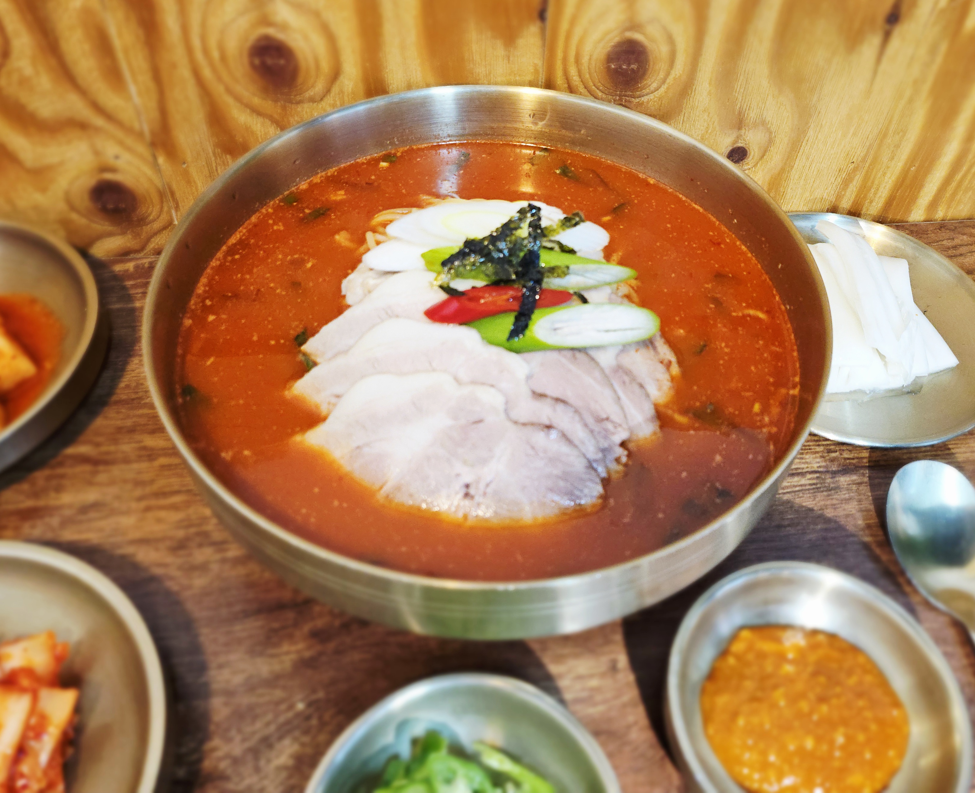 얼큰고기국수