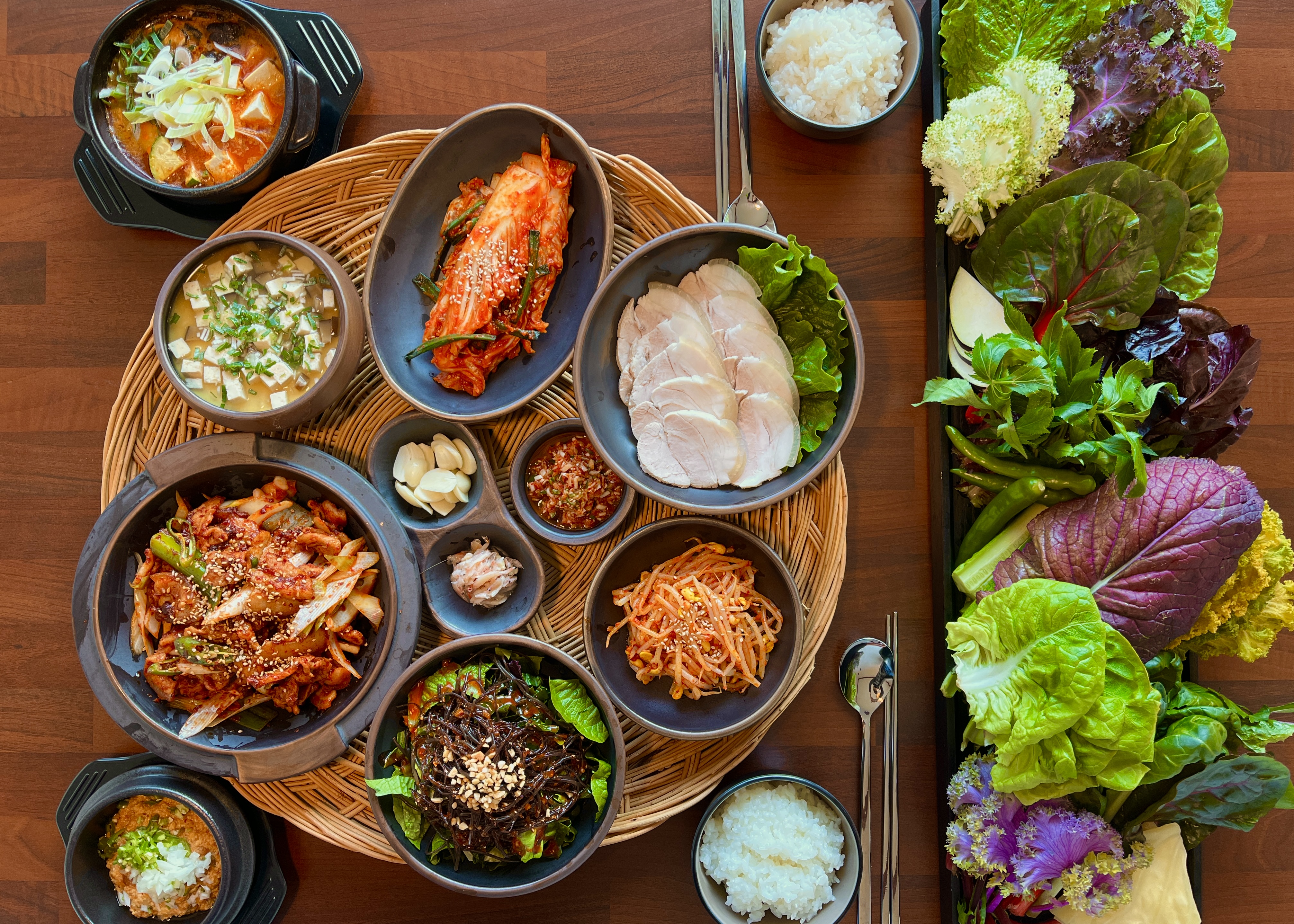 버들꽃 고기 한상