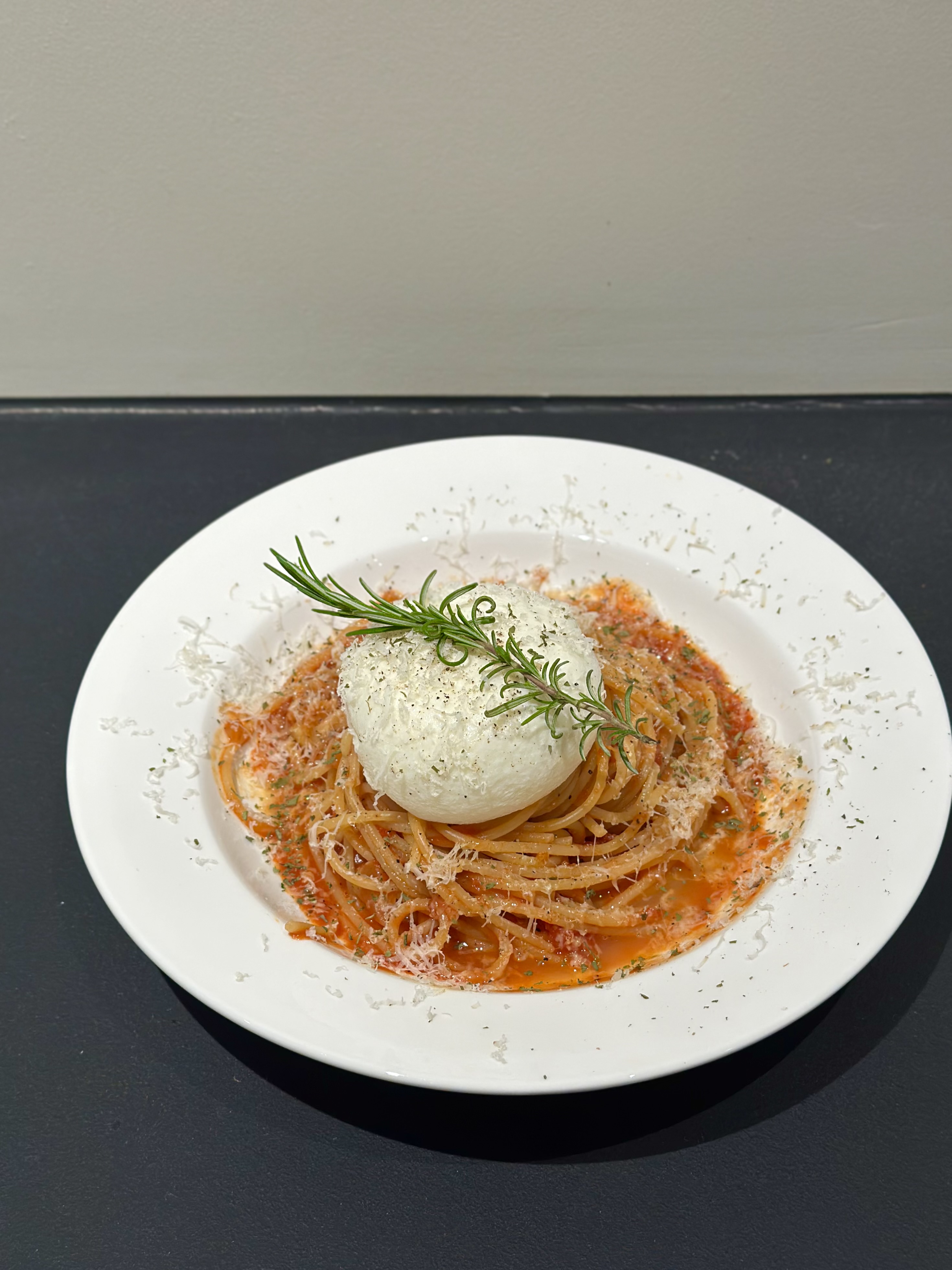 수제 부라타 토마토 파스타
