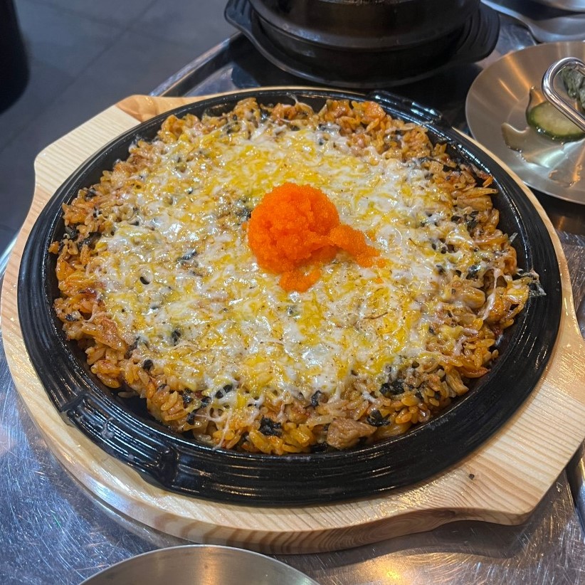 톡톡 터지는 치즈날치알볶음밥