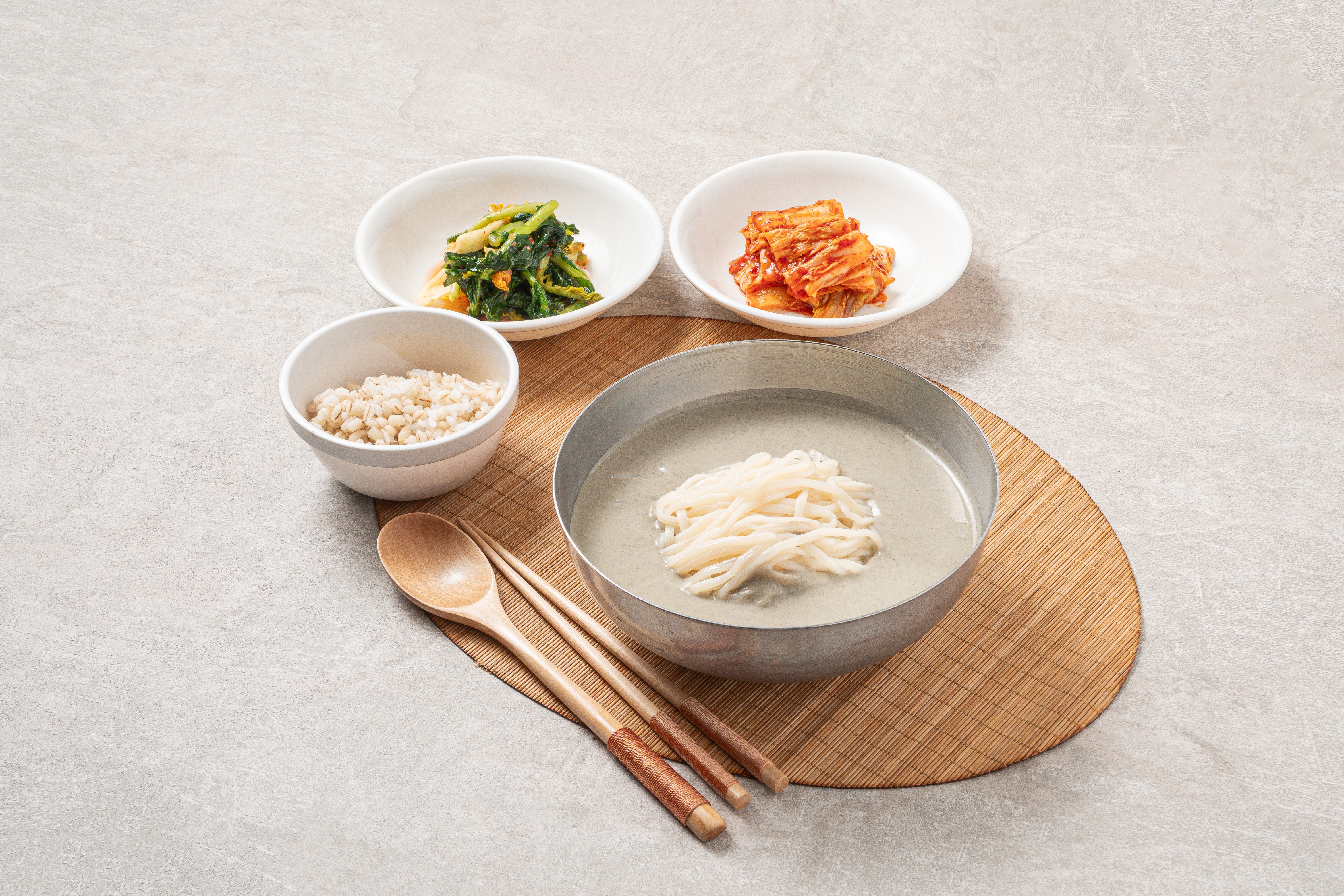 검정콩칼국수