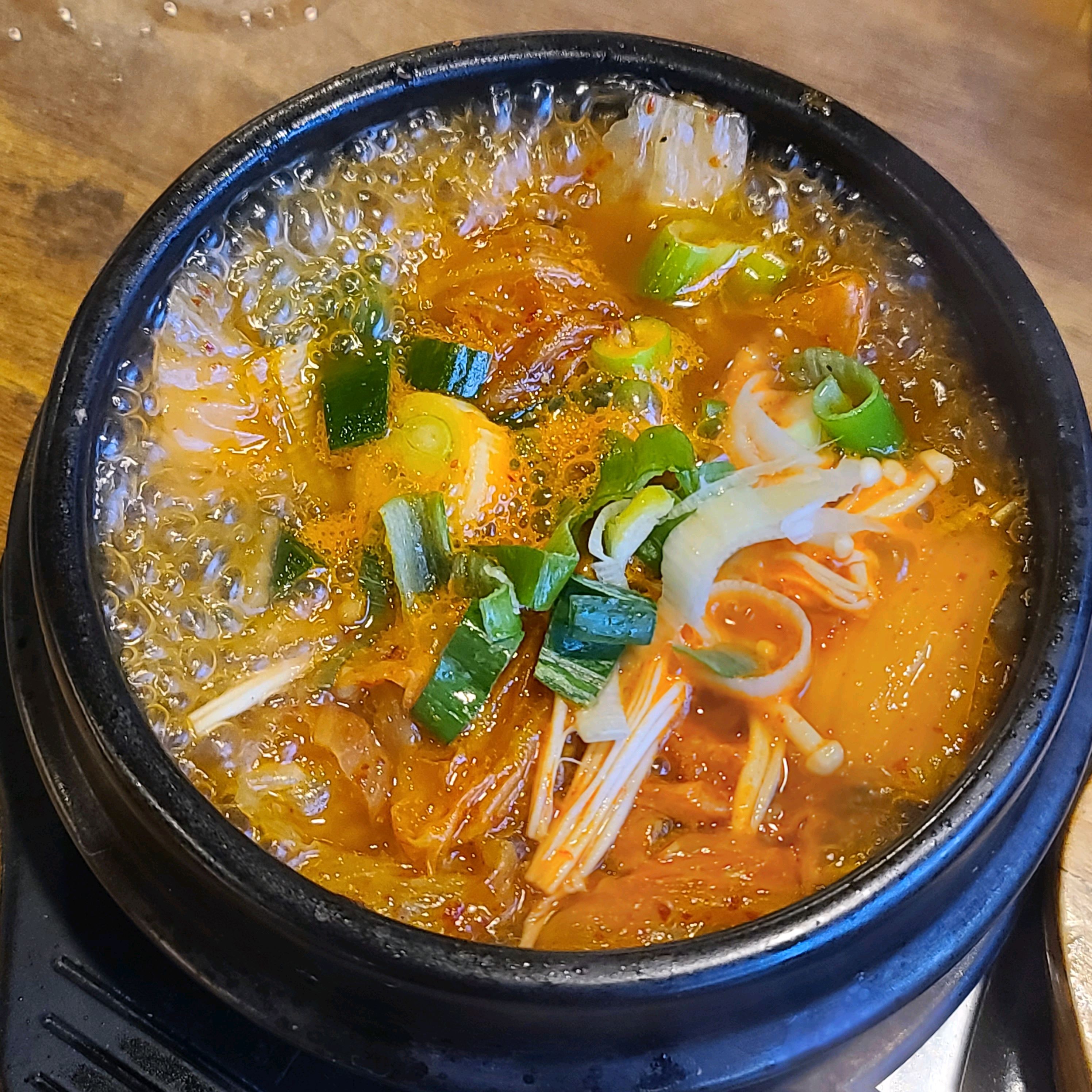 고기 듬뿍 흑돈 김치찌개