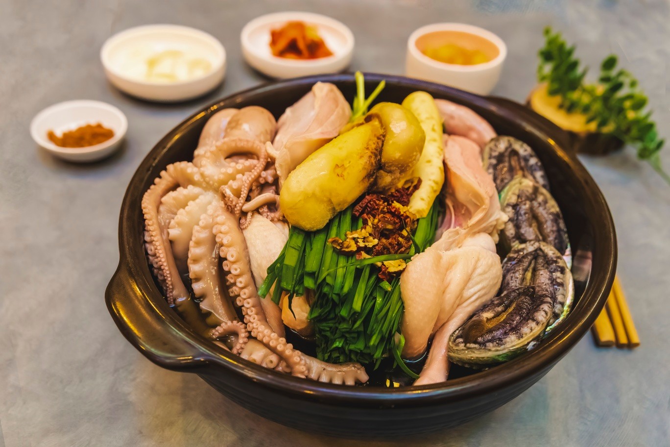 산낙지전복해신탕 中(3인기준)