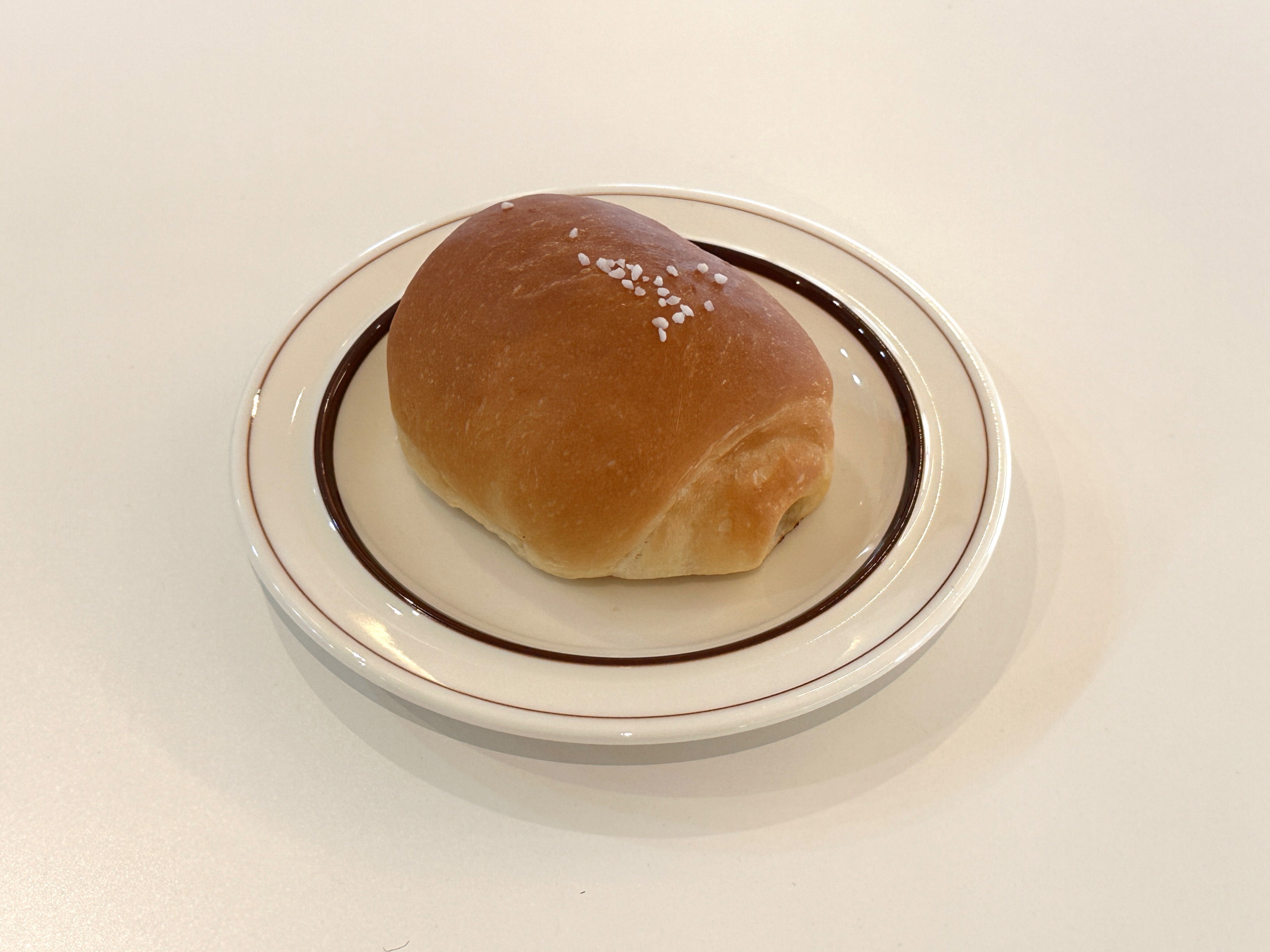 클래식 소금빵