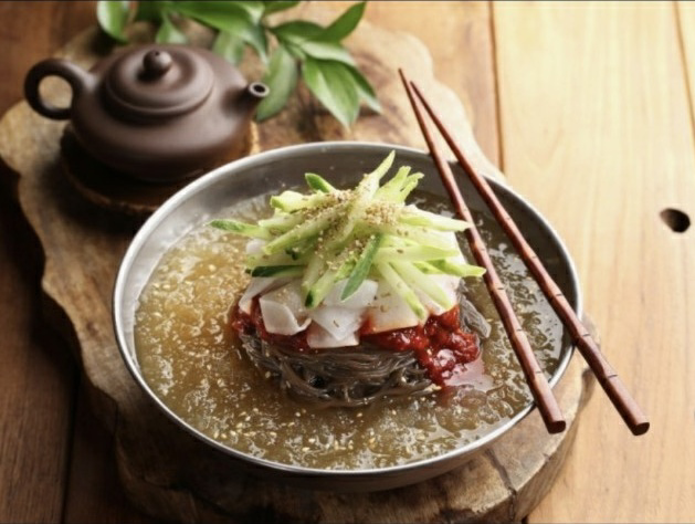 물냉면