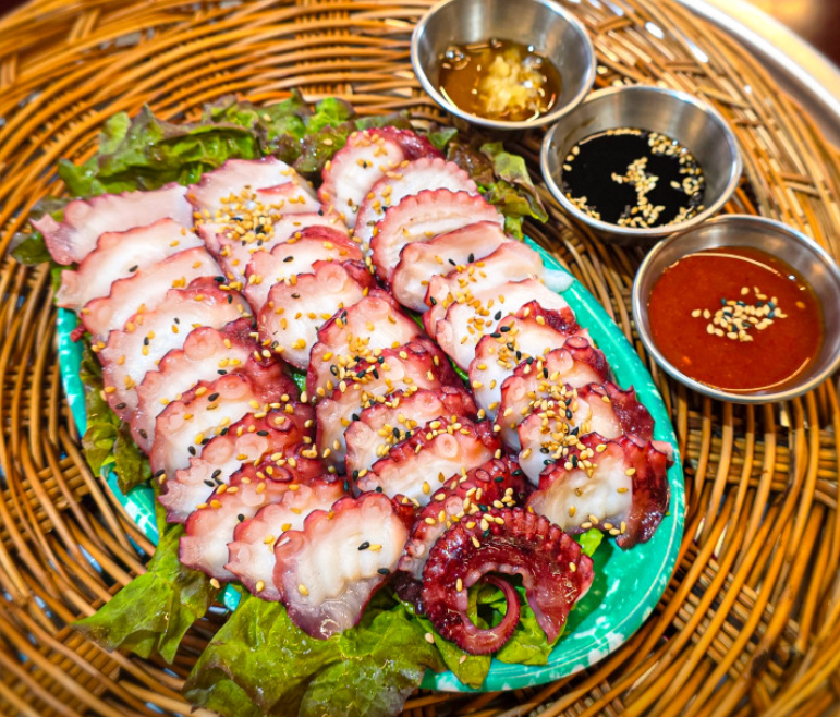 통영 돌문어 숙회