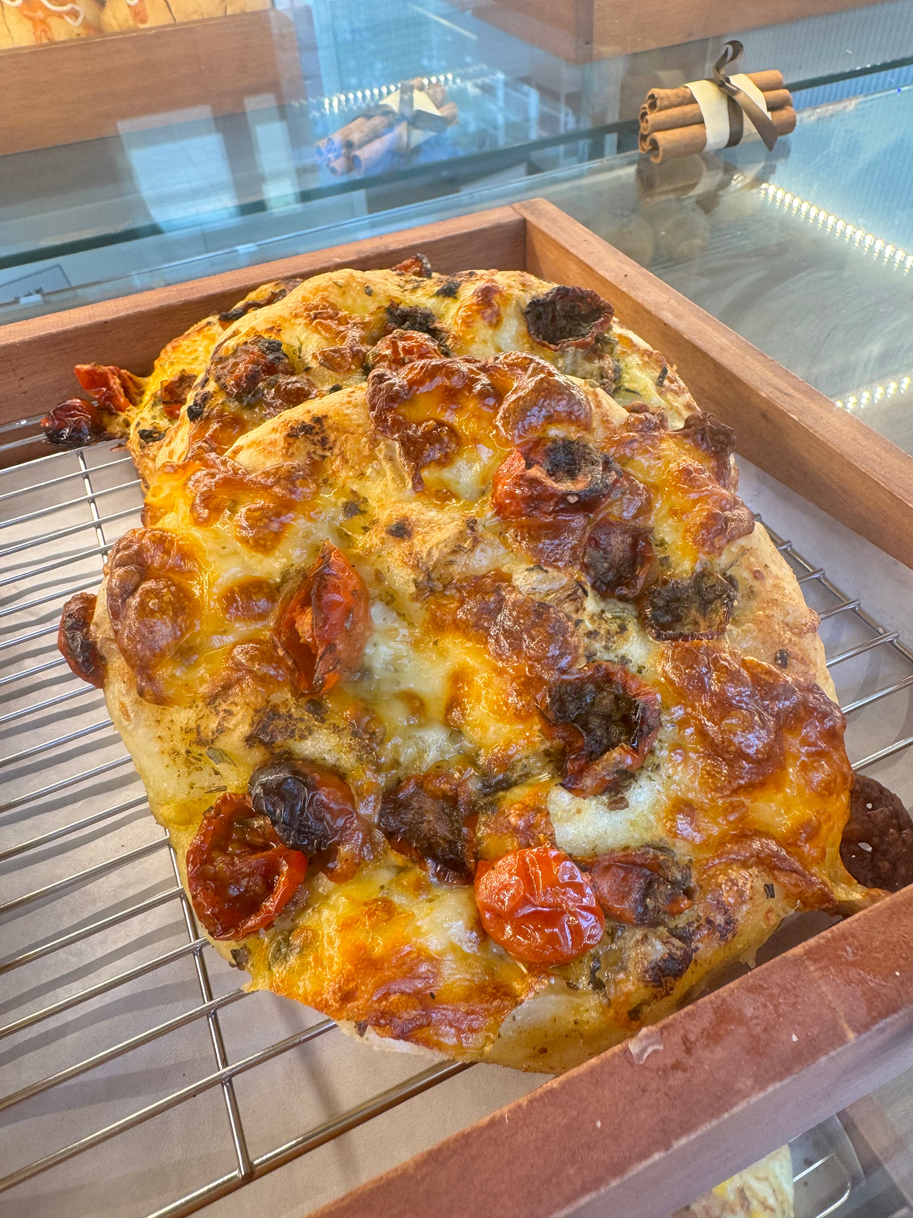 바질토마토치즈포카치아
