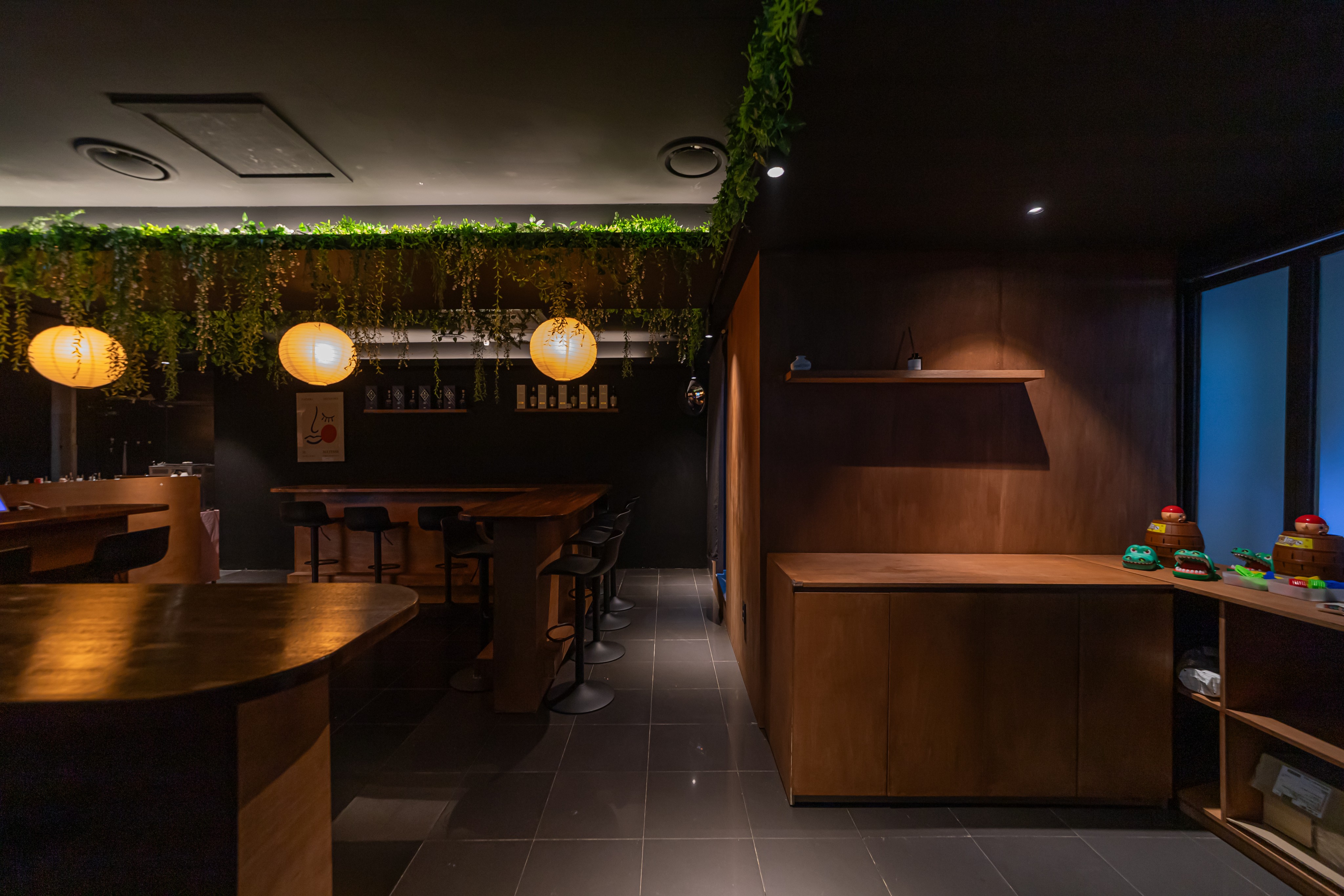 Hihi solo drinking bar