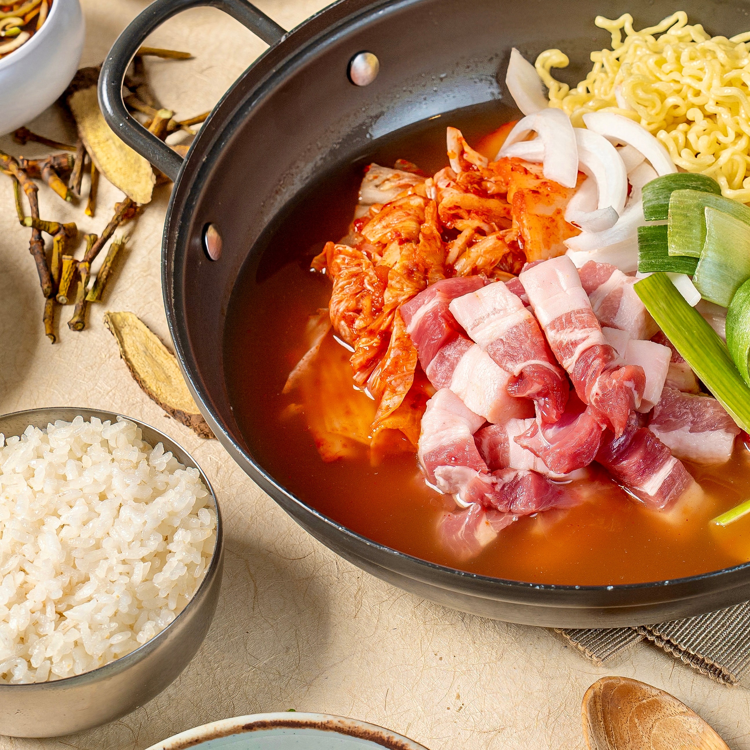 [점심특선] 생고기 김치찌개