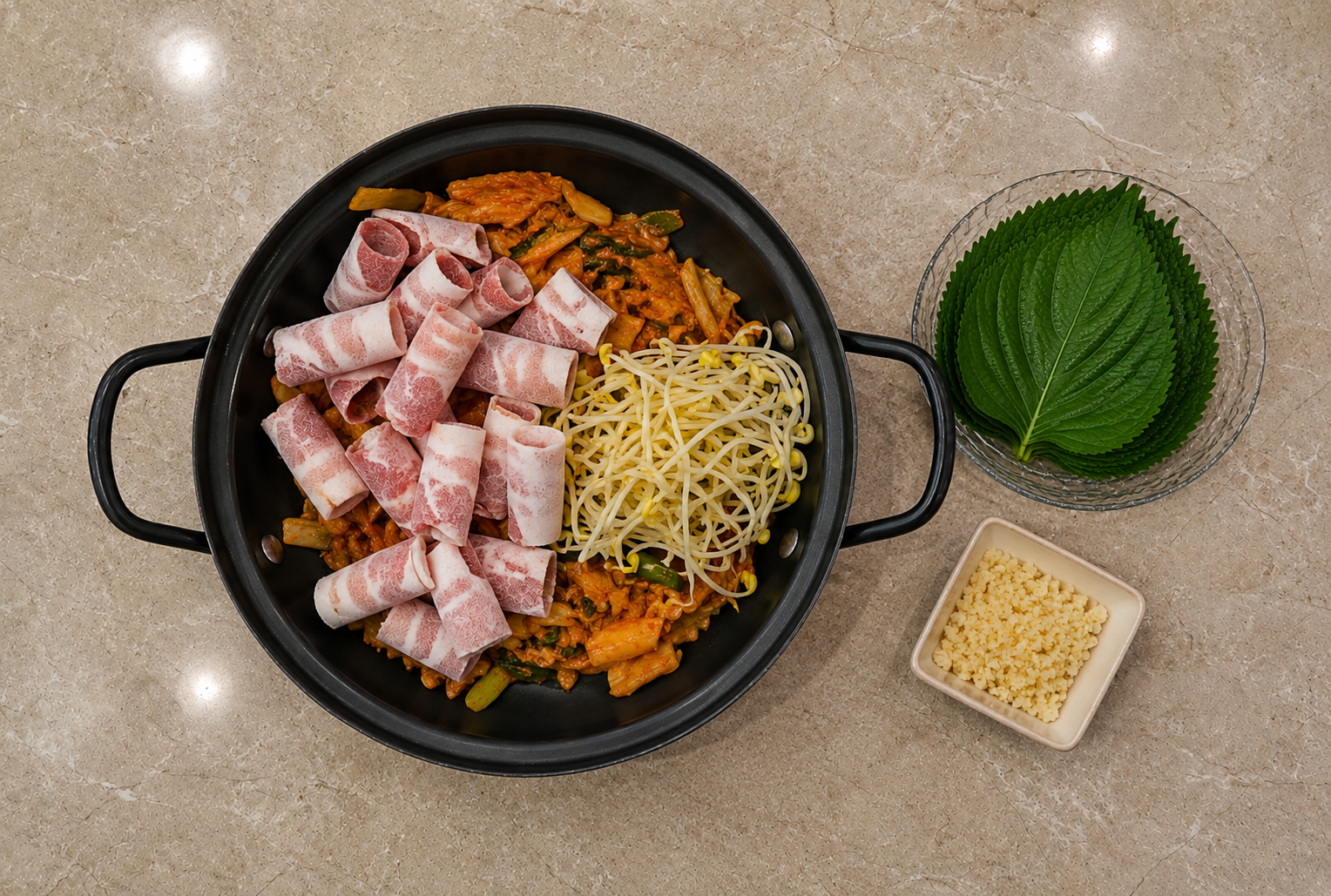 매콤한 쭈삼볶음 (쭈꾸미+삼겹)