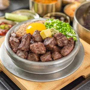 스테이크 솥밥(고기2배)