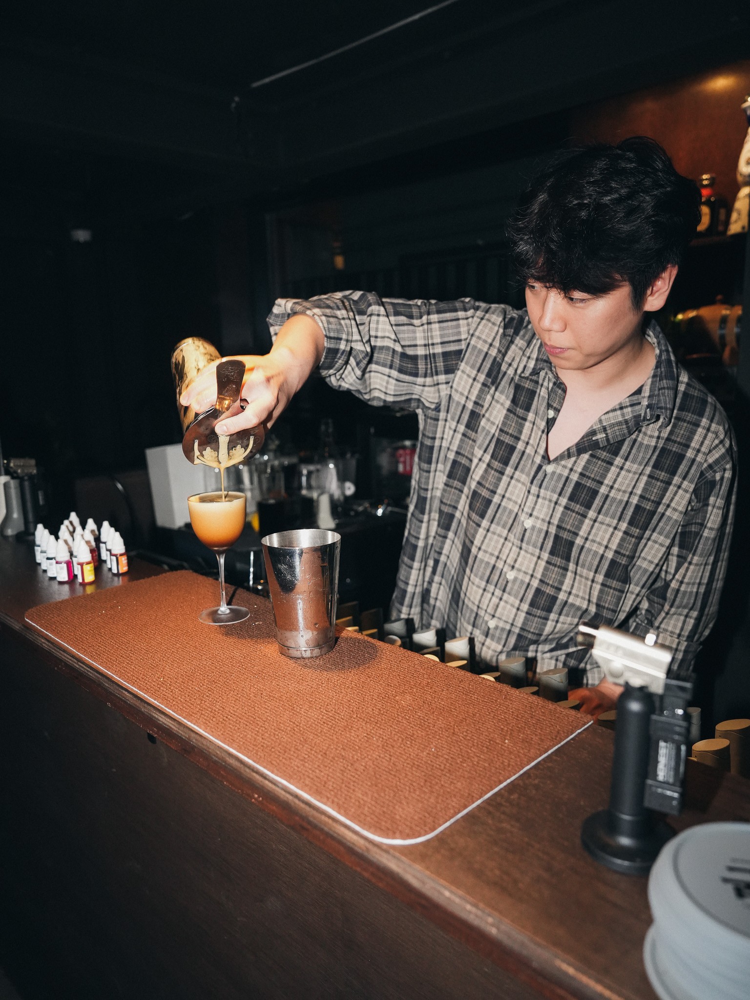 Geunbon Seongsu social solo drinking bar