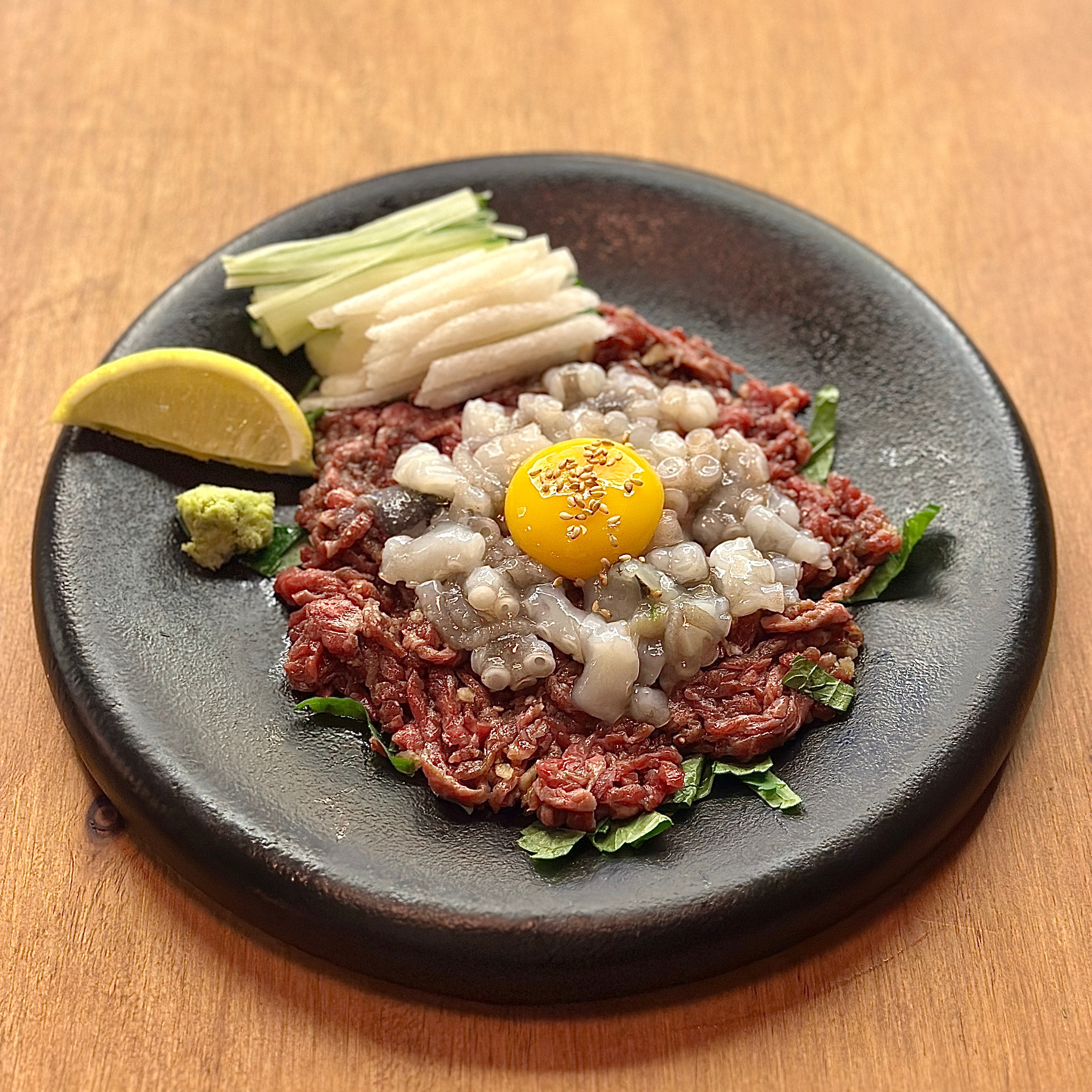 산낙지 탕탕이 얹은 육회 NEW